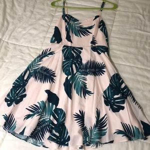 Palm leaf pattern light pink sleeveless dress